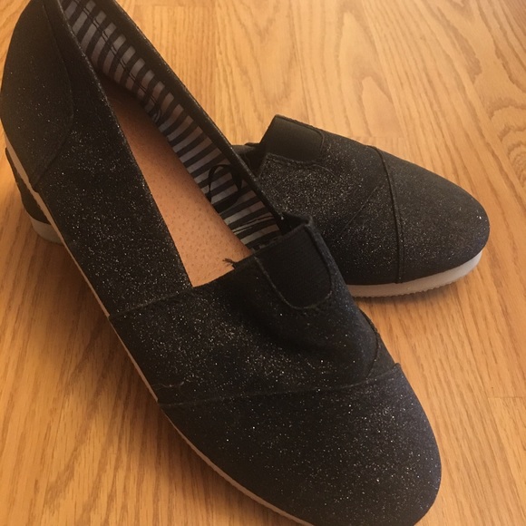 Tilly's Shoes - Tilly’s Black Glitter Slip on Shoes
